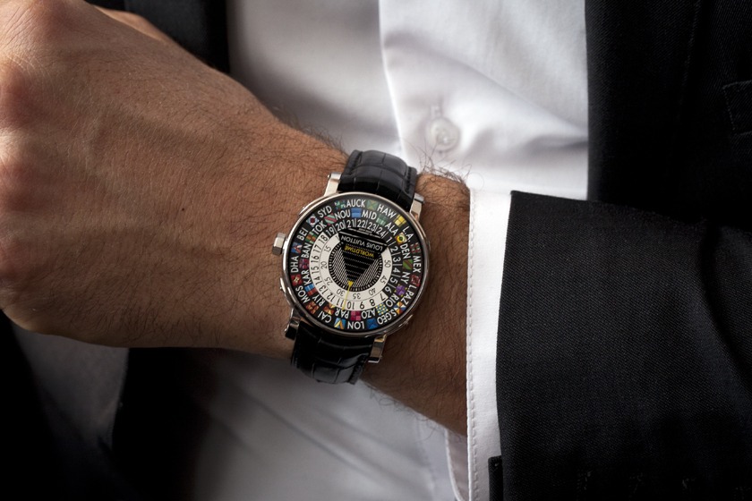 Louis Vuitton bleuit sa montre Escale Worldtime